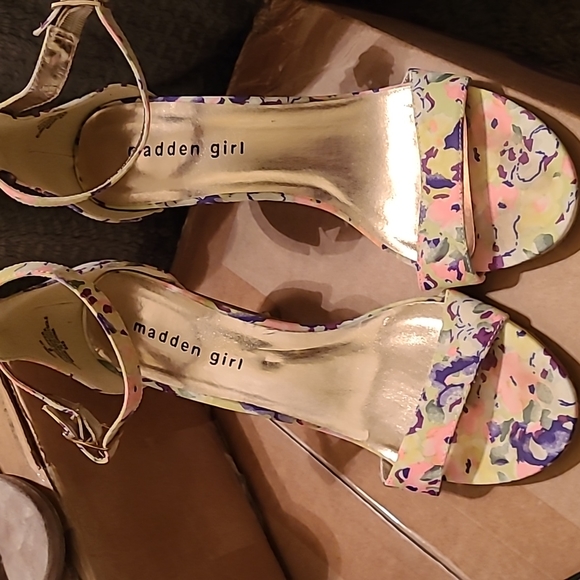 Summer Shoe Bundle - 6 pairs ALL INCLUDED - Picture 6 of 7